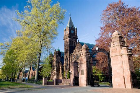 The College is committed to providing equal access and opportunity in employment and education to all employees and students. . Mount holyoke college